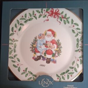 Lenox Holiday Plate with Santa and Child Design 1997